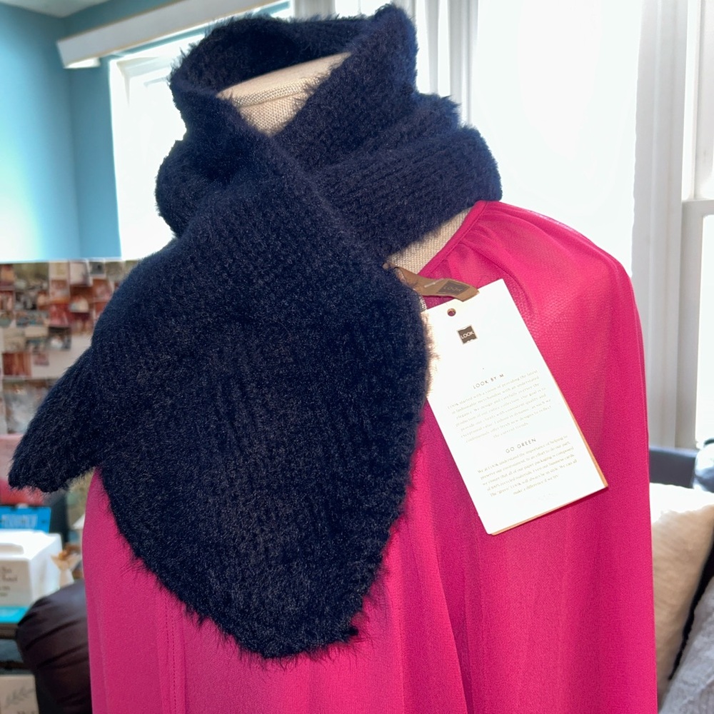 Look Elegant Navy Scarf New w/Tags 50% Nylon 50% Acrylic. So soft and comfy!